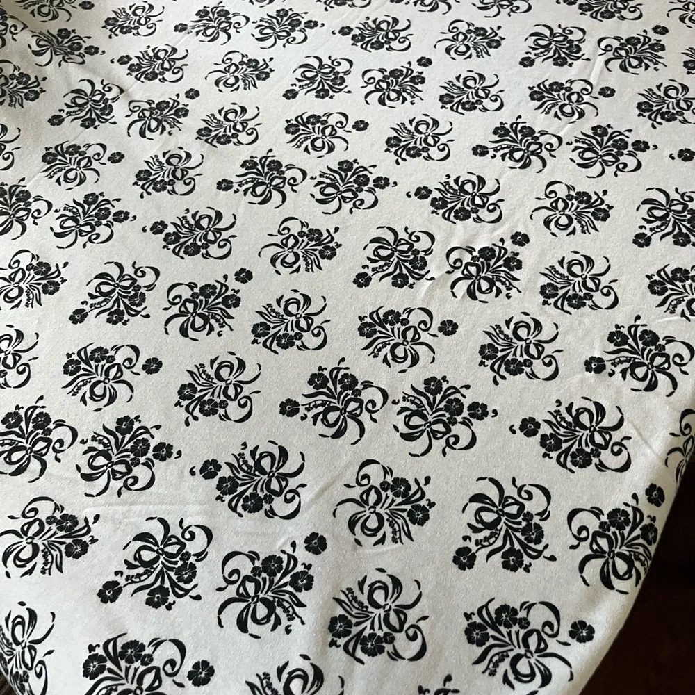 Black & White Remnant Fabric/Firm Price